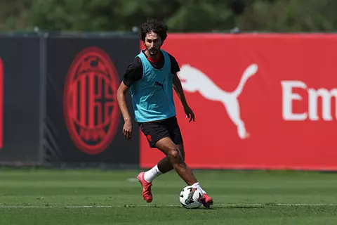 بموافقة ميلان.. تقارير: الشباب يحسم صفقة ياسين عدلي